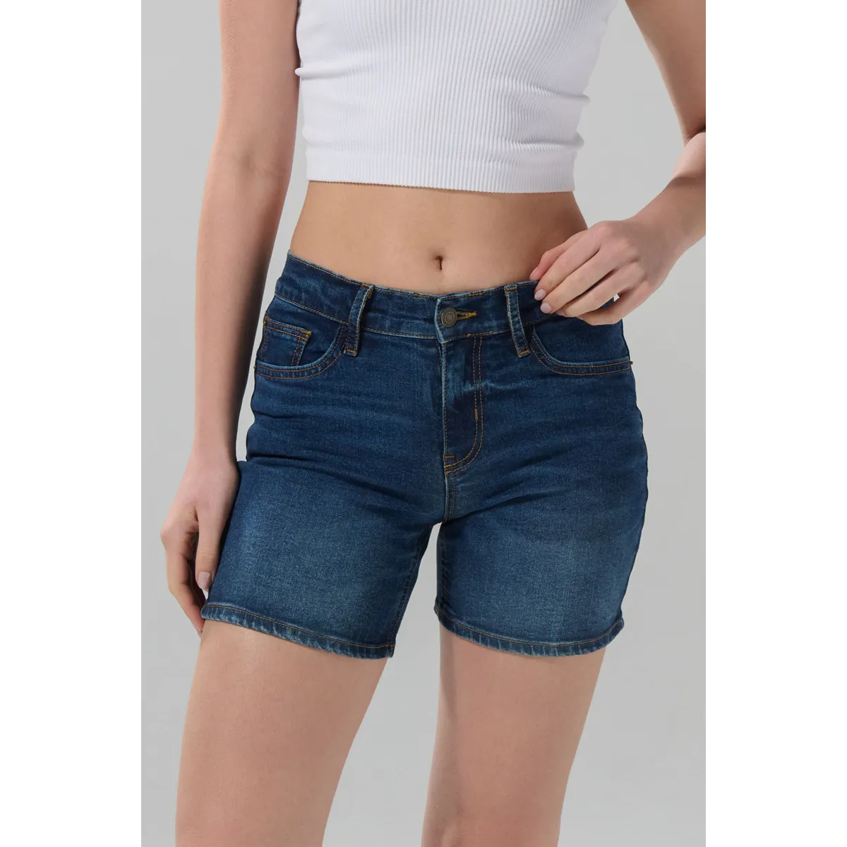 KOAJ - KOAJ Short azul oscuro de jean tiro medio con 5 bolsillos Mujer