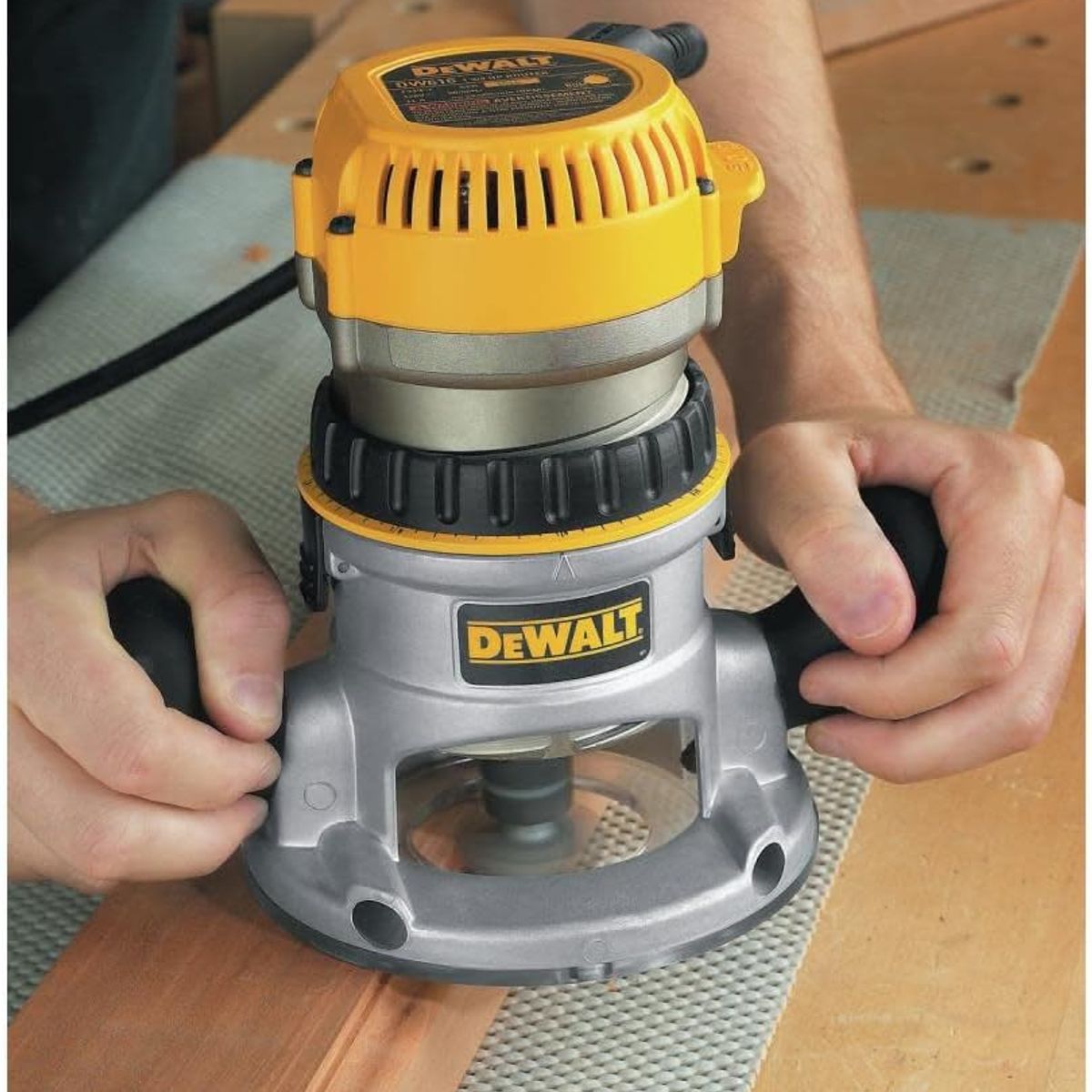 DEWALT - Ruteadora De Base Fija De 1 - 3/4 Dewalt Dw616 120v