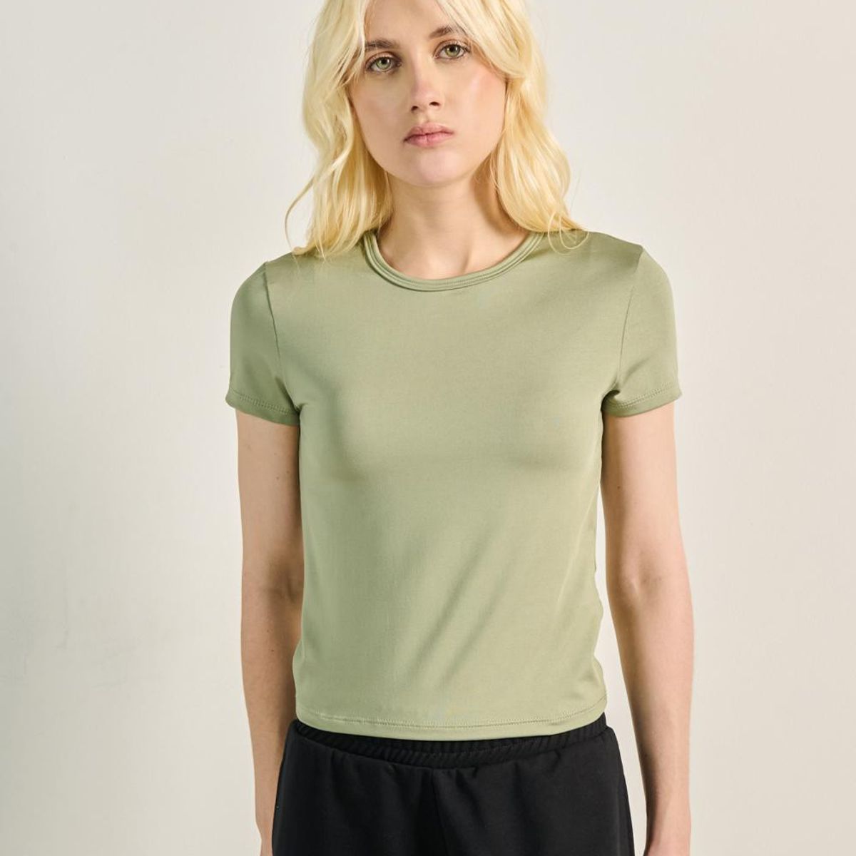 KOAJ - KOAJ Camiseta ajustada verde clara con manga corta Mujer
