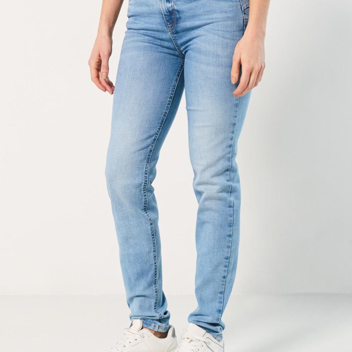 KOAJ - KOAJ Jean azul claro push up con tiro alto y realce posteri Mujer