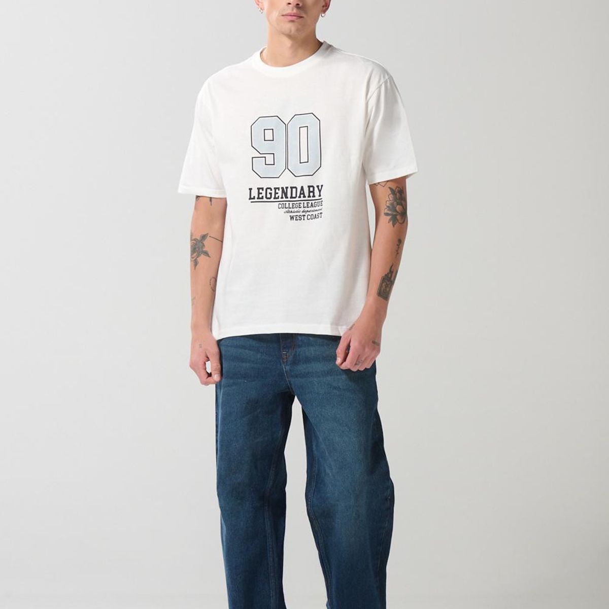 KOAJ - KOAJ Camiseta hombro rodado college crema con manga corta Hombre