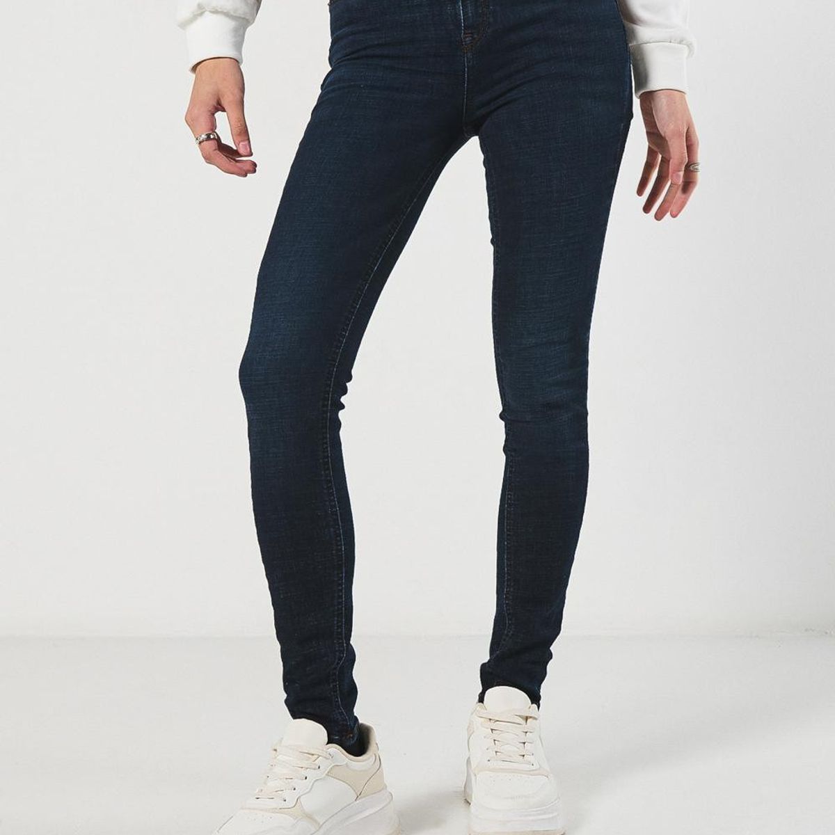 KOAJ - KOAJ Jean push up azul intenso con realce tiro alto y bols Mujer