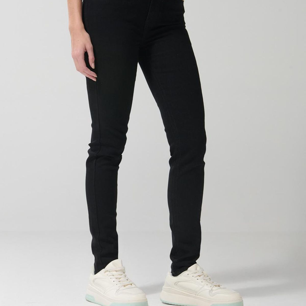 KOAJ - KOAJ Jean negro push up tiro alto con realce posterior Mujer