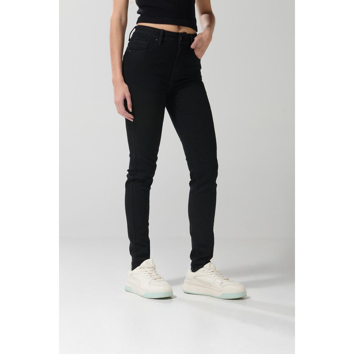 KOAJ - KOAJ Jean negro push up tiro alto con realce posterior Mujer