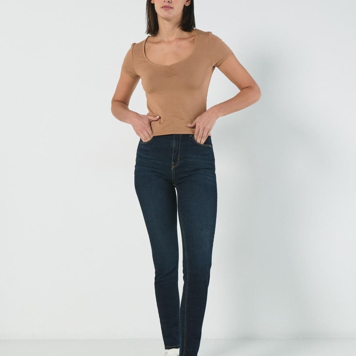 KOAJ - KOAJ Camiseta ajustada en viscosa unicolor con cuello V Mujer