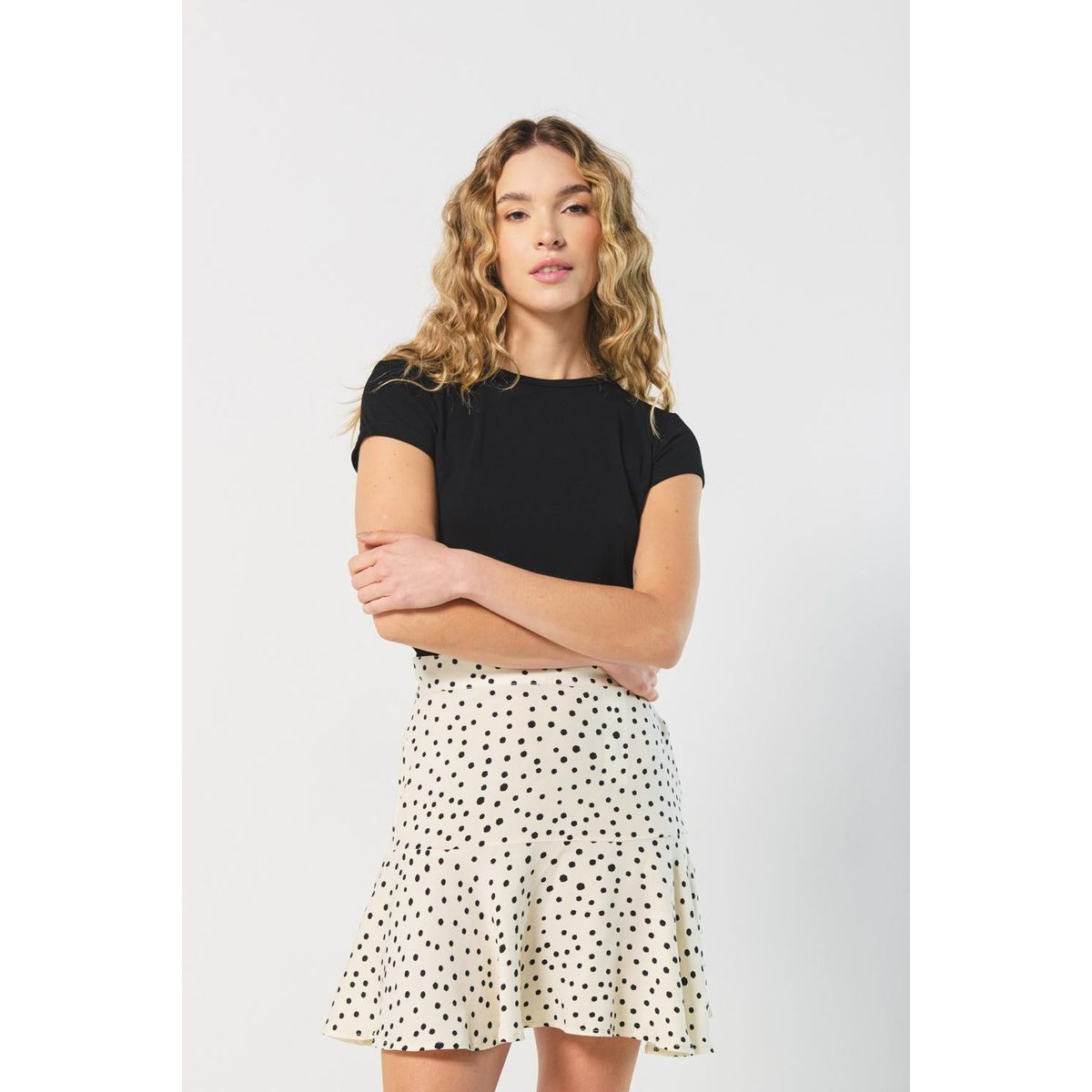 KOAJ - KOAJ Camiseta negra con escote en espalda y manga corta Mujer