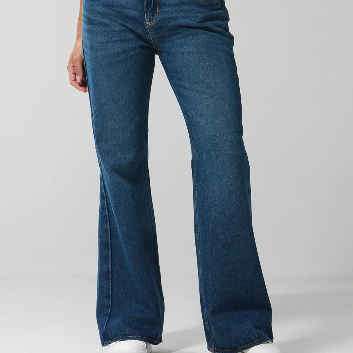 KOAJ - KOAJ Jean flare tiro medio azul oscuro con bota ancha Mujer