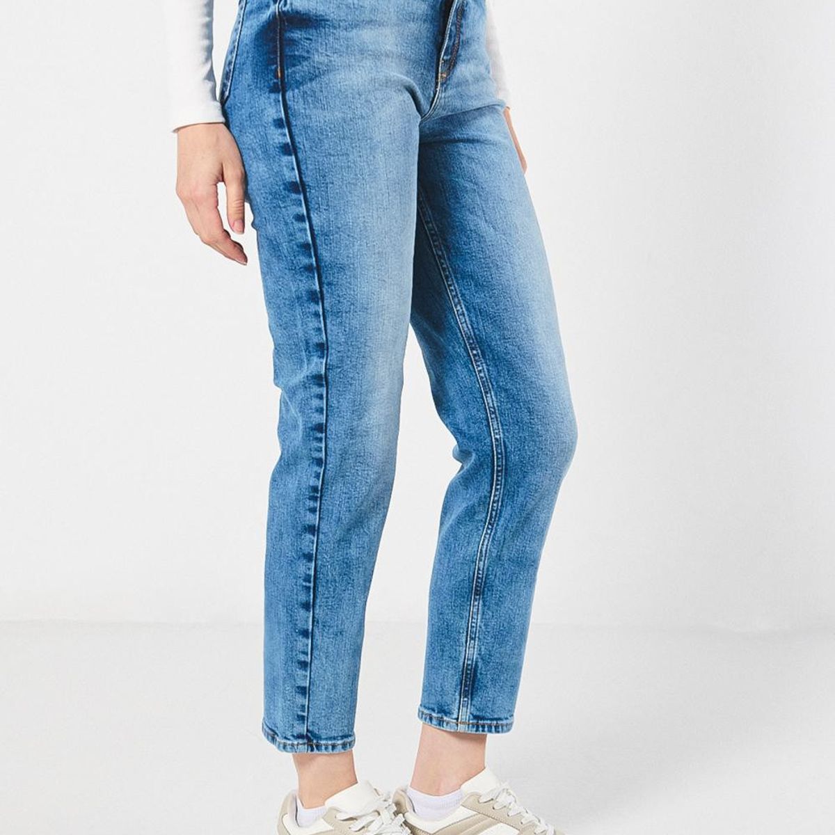KOAJ - KOAJ Jean mom azul con bota recta desgastes y tiro súper a Mujer