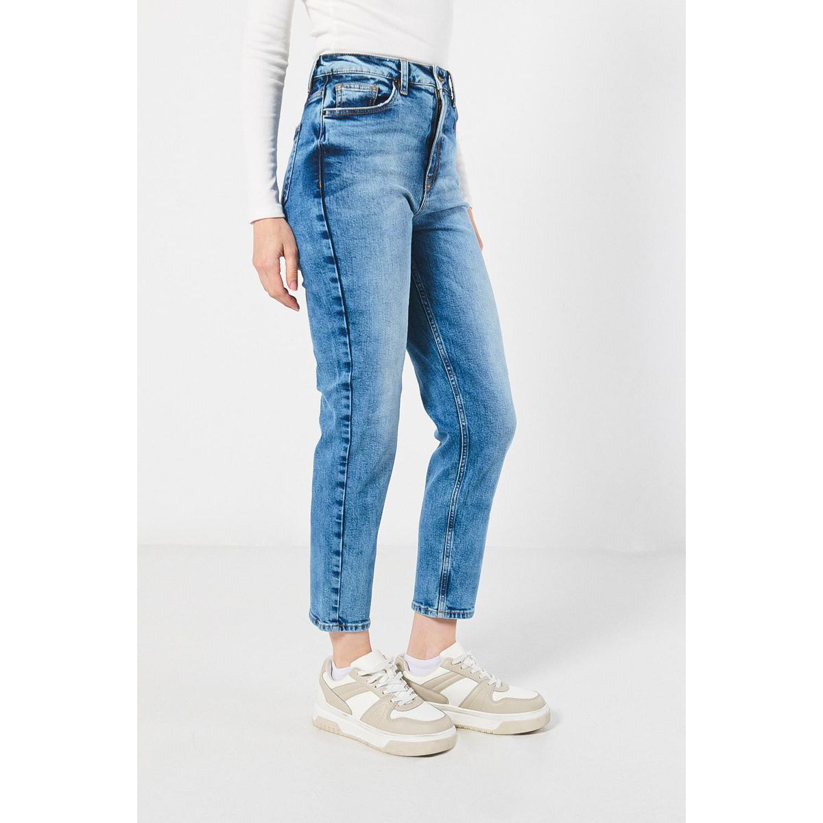 KOAJ - KOAJ Jean mom azul con bota recta desgastes y tiro súper a Mujer