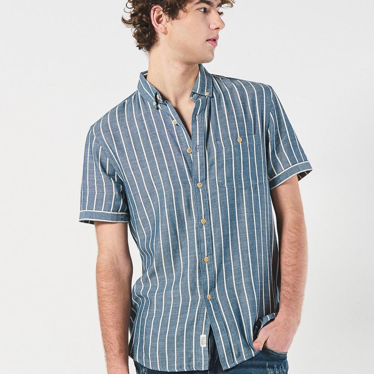 KOAJ - KOAJ Camisa unicolor con cuello button down y diseños de ra Hombre