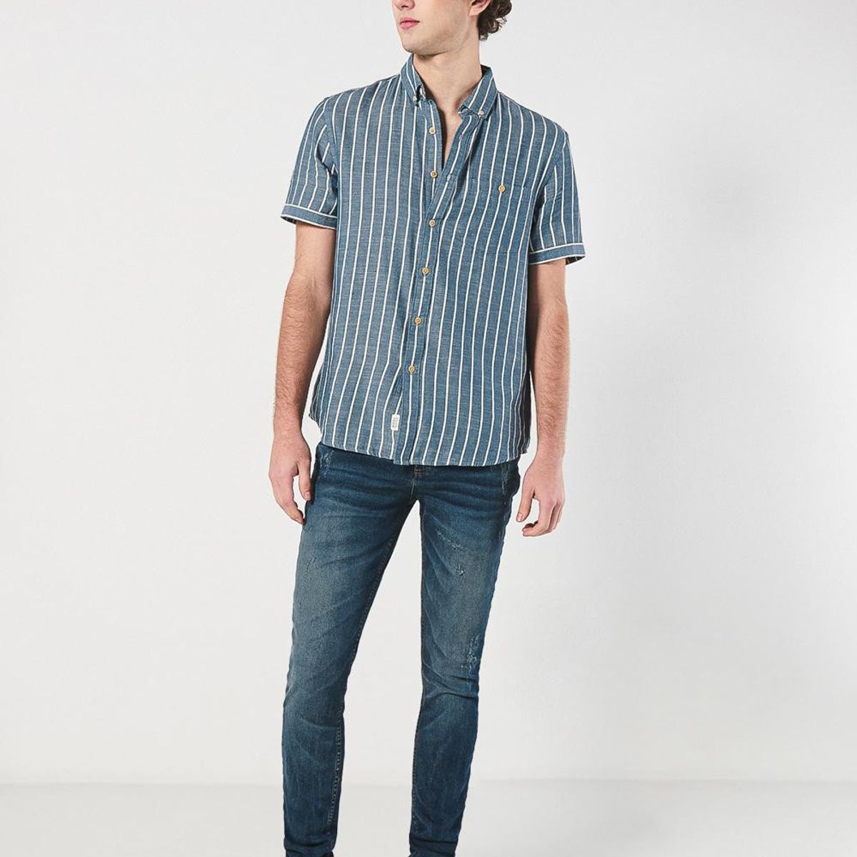 KOAJ - KOAJ Camisa unicolor con cuello button down y diseños de ra Hombre