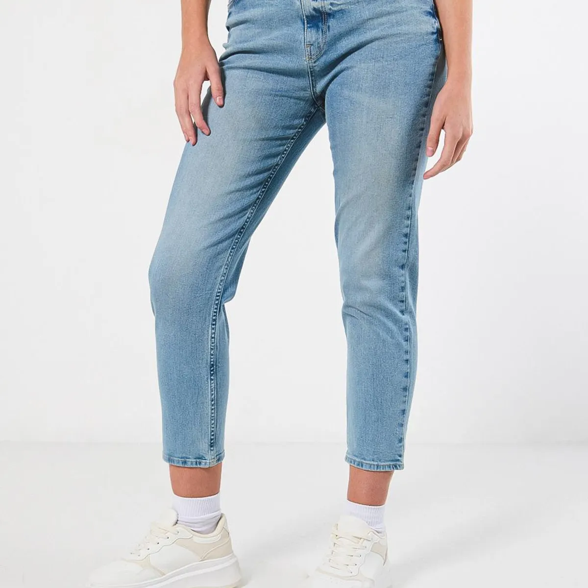 KOAJ - KOAJ Jean mom súper tiro alto azul con bota recta corta Mujer