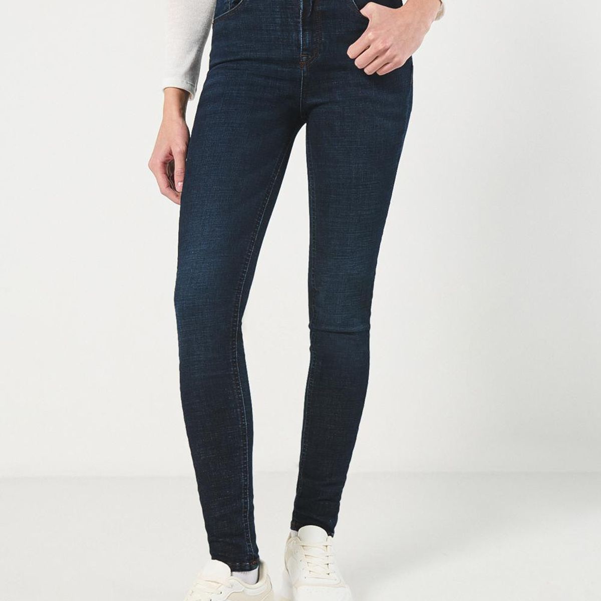 KOAJ - KOAJ Jean azul oscuro con efecto push up, realce y tiro alt Mujer