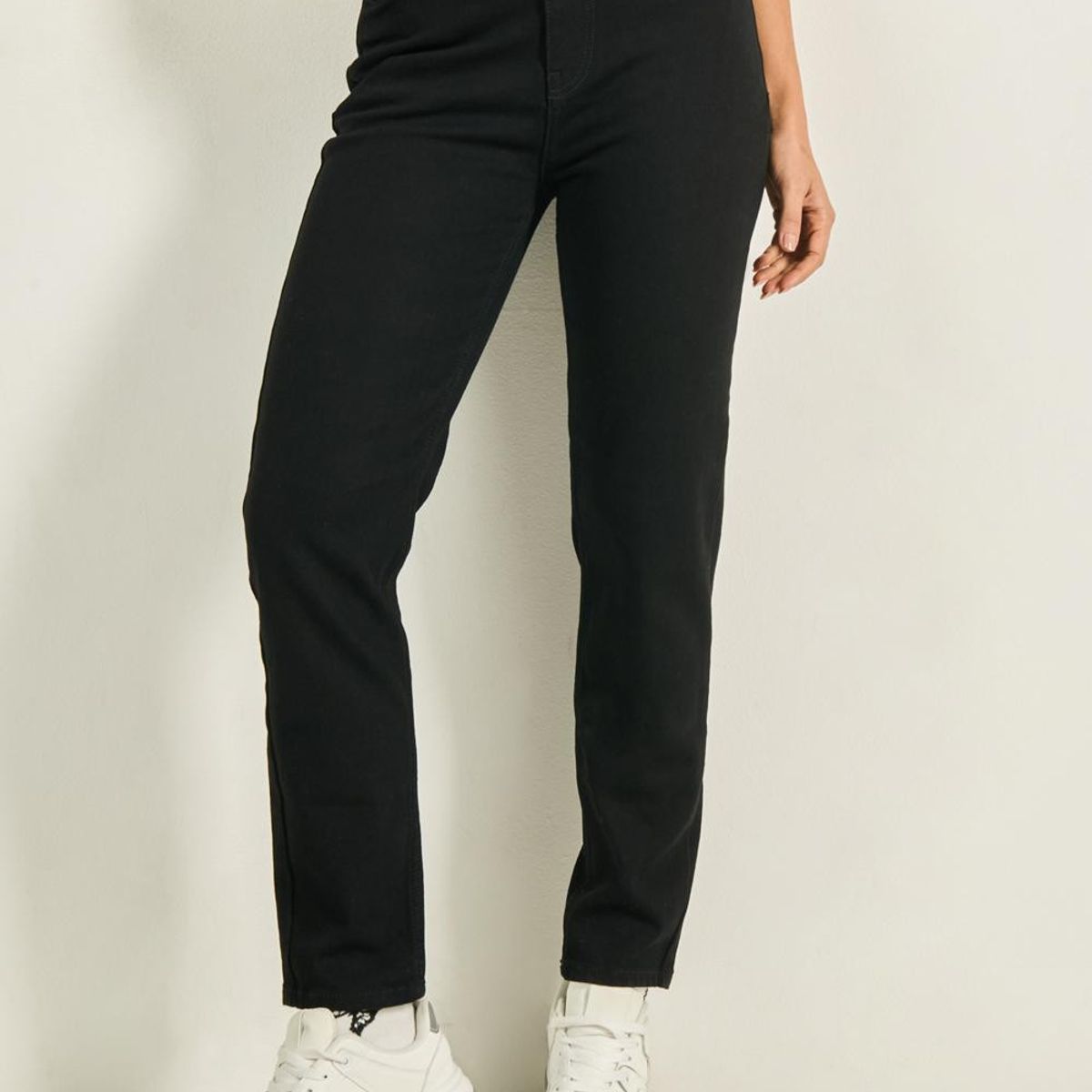KOAJ - KOAJ Jean mom negro tiro súper alto con bolsillos y bota re Mujer