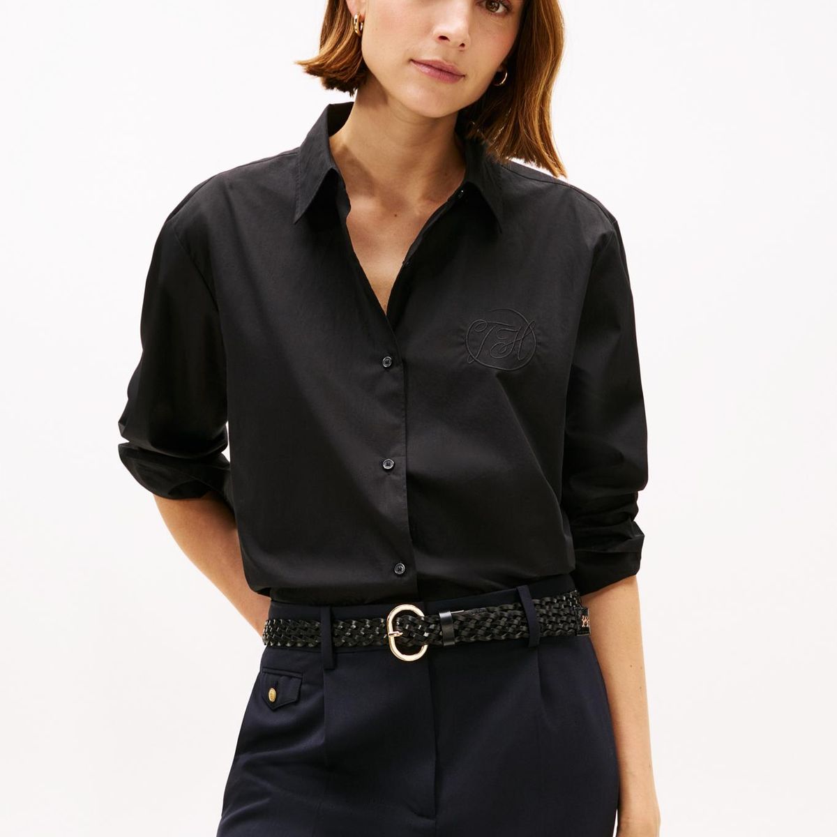 TOMMY HILFIGER - Camisa negra con diseño de rayas con logo gráfico Tommy Hilfiger