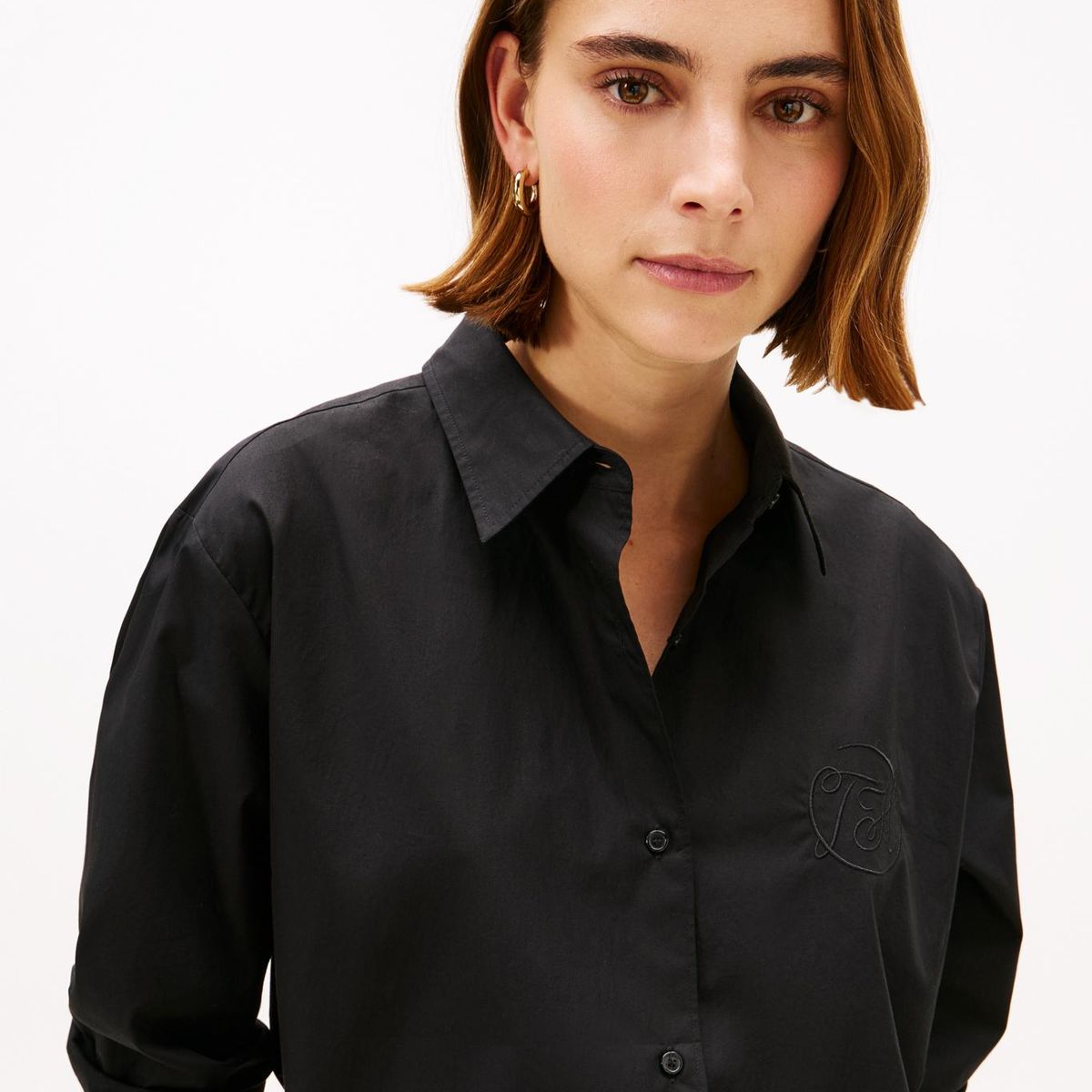 TOMMY HILFIGER - Camisa negra con diseño de rayas con logo gráfico Tommy Hilfiger