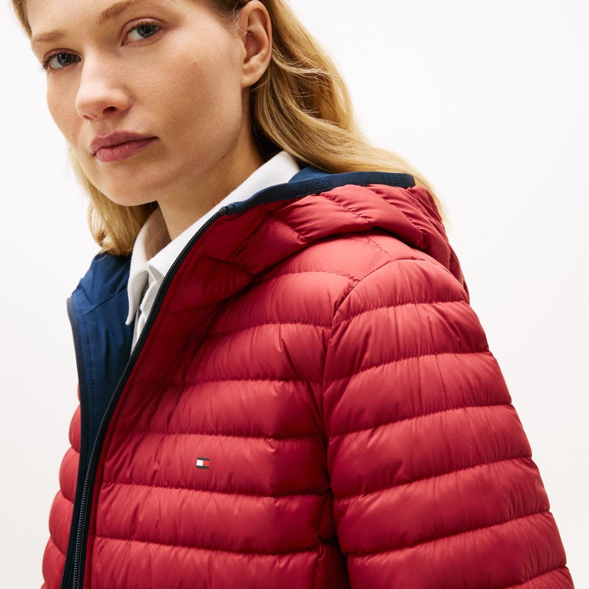 TOMMY HILFIGER - Chaqueta azul ligera con logo Tommy Hilfiger