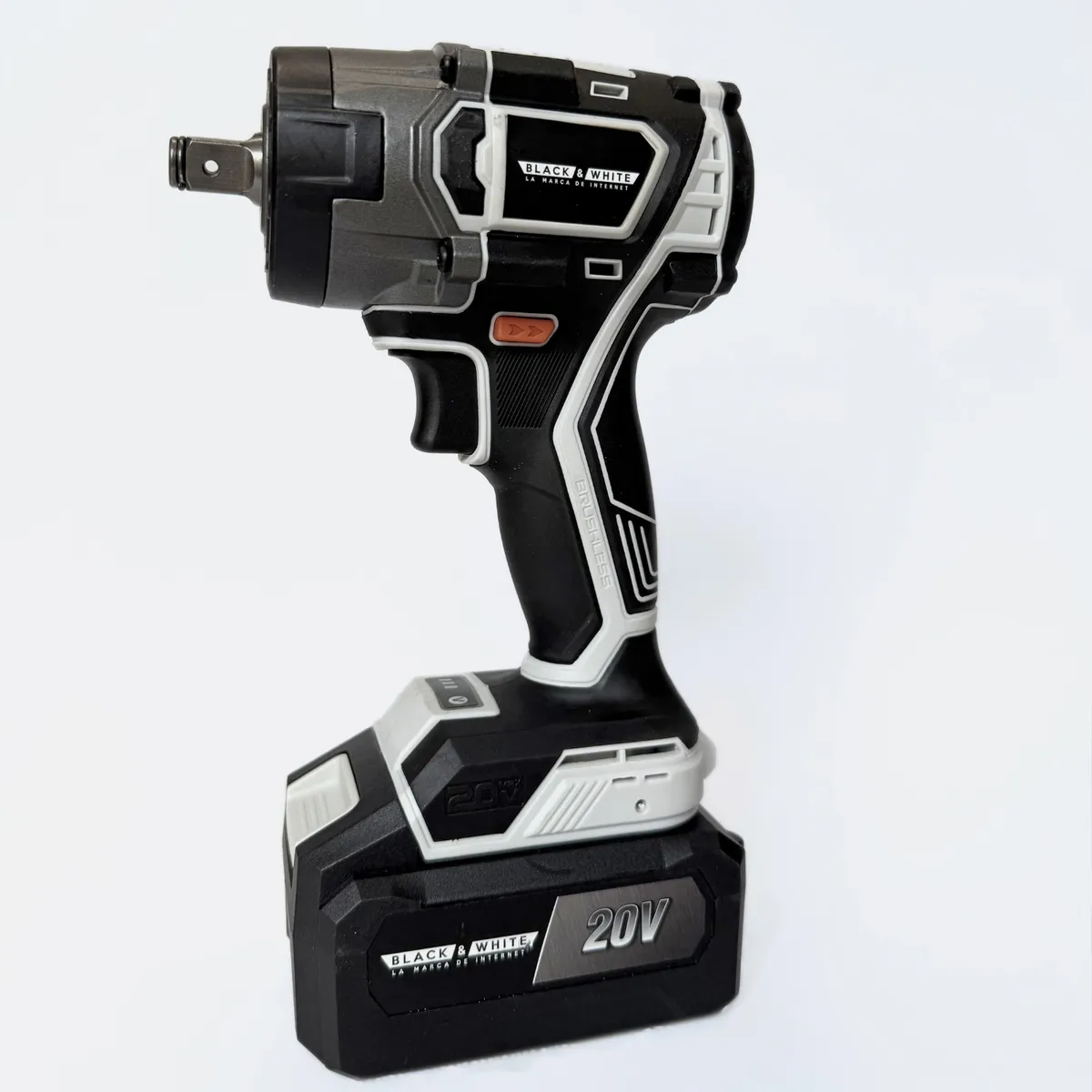 BLACK & WHITE - Llave De Impacto Inalambrica Brushless 20V 650Nm Black&White