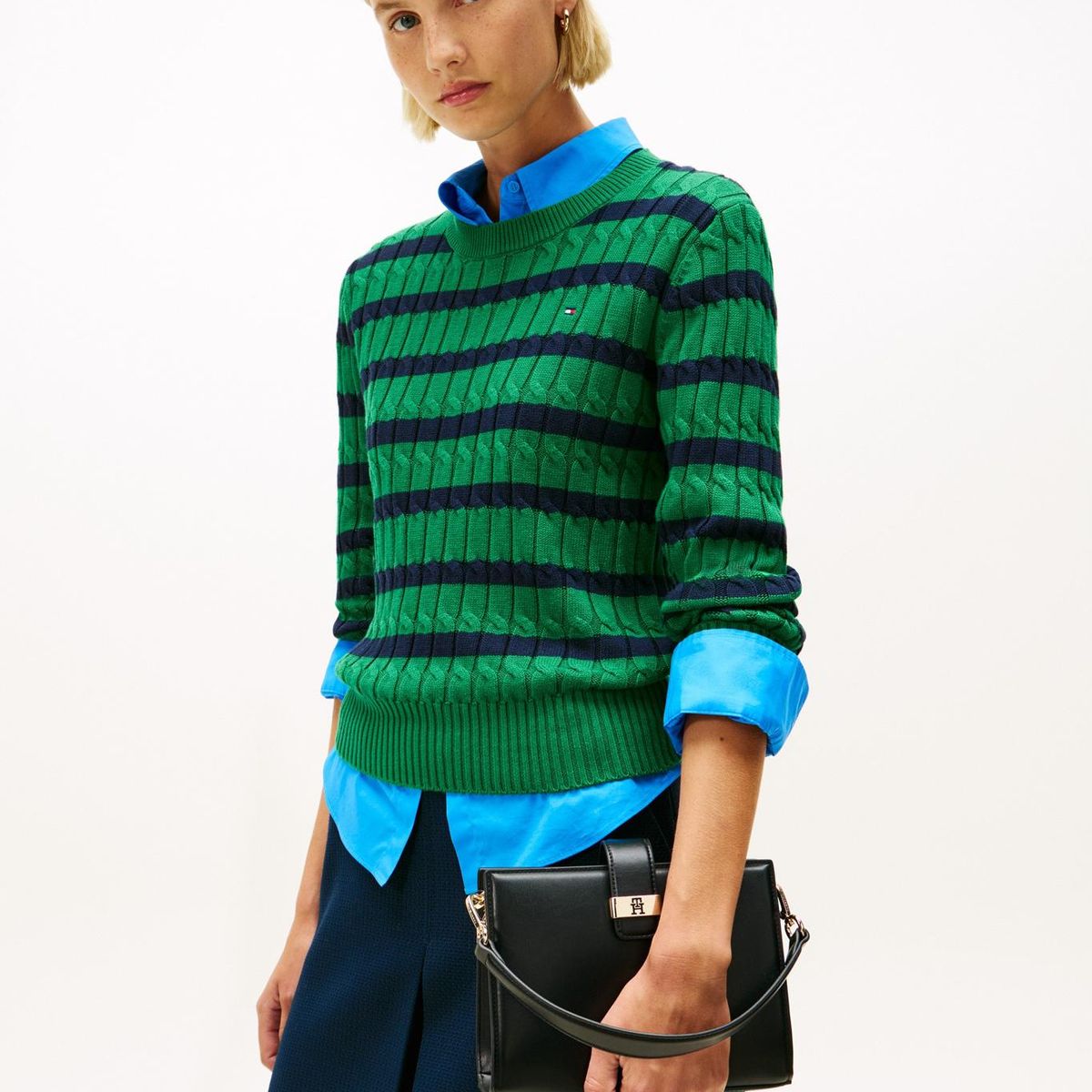 TOMMY HILFIGER - Bolso negro satchel con monograma TH Tommy Hilfiger