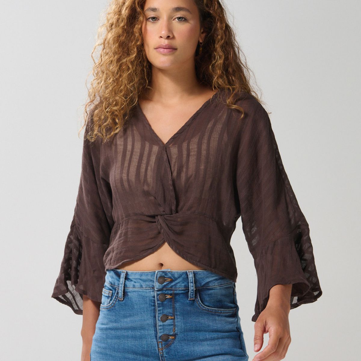 KOAJ - KOAJ BLUSA ALGODON/UNICOLOR/ CROP/MANGA 3/4 NUDO EN FRENTE Mujer