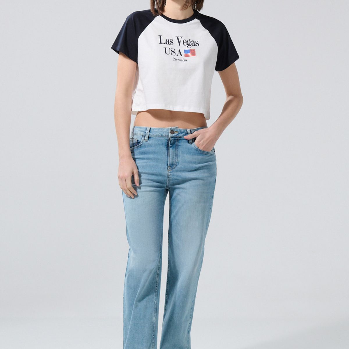 KOAJ - KOAJ Camiseta crop top crema college con manga ranglan Mujer