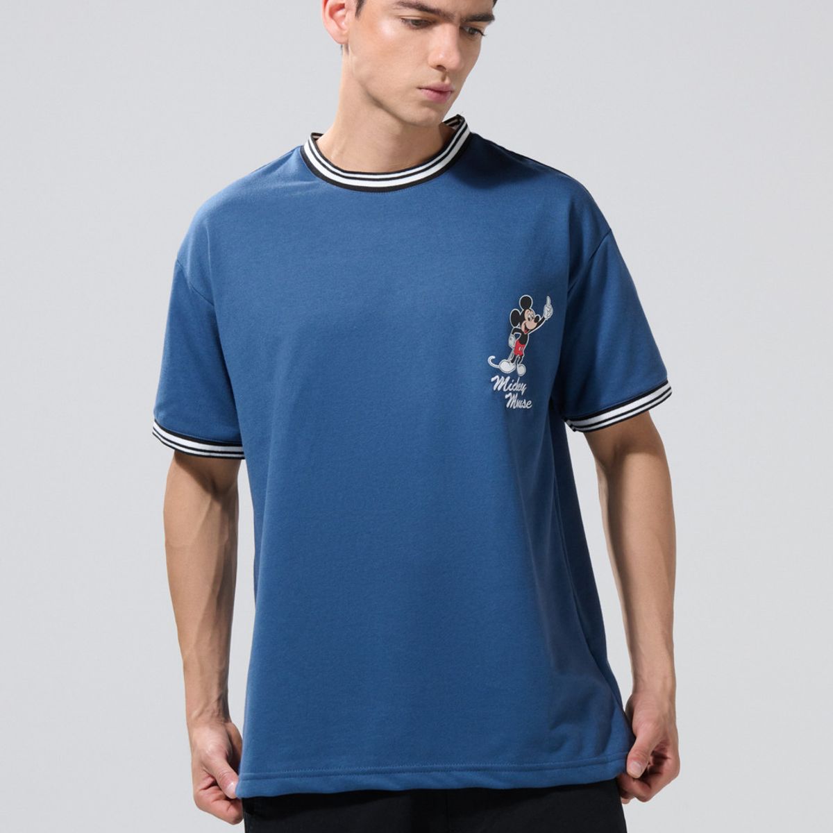 KOAJ - KOAJ Camiseta azul oversize manga corta con diseño de Mickey Hombre