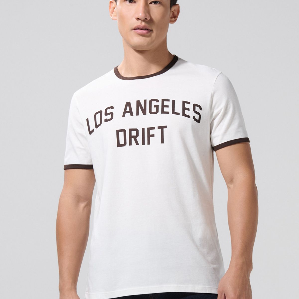 KOAJ - KOAJ Camiseta manga corta unicolor con contrastes y estampad Hombre