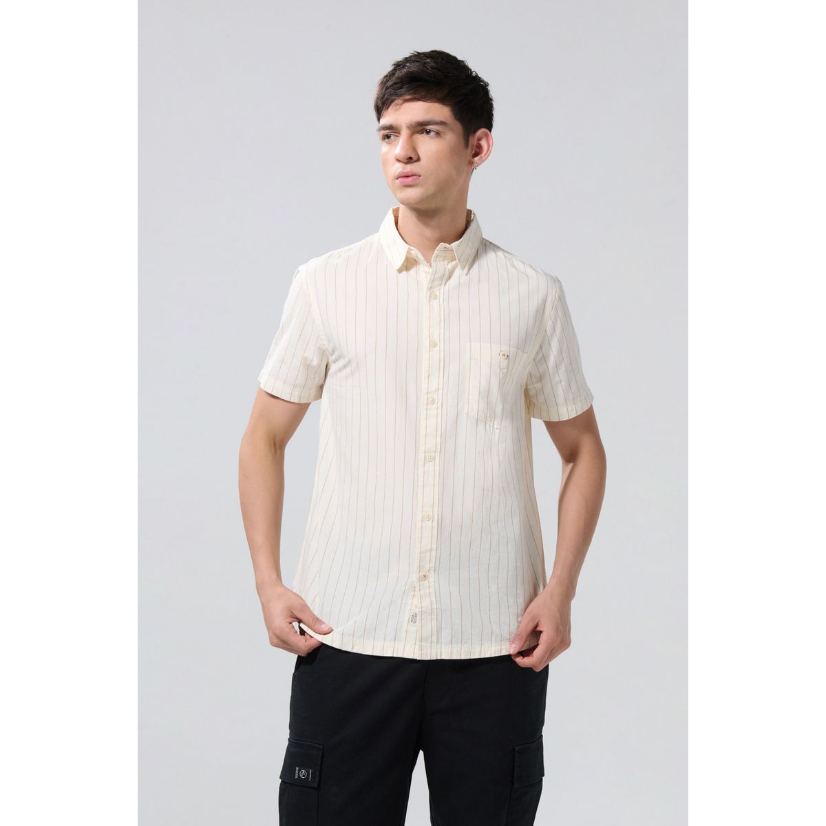 KOAJ - KOAJ Camisa a rayas blanca con cuello sport collar Hombre