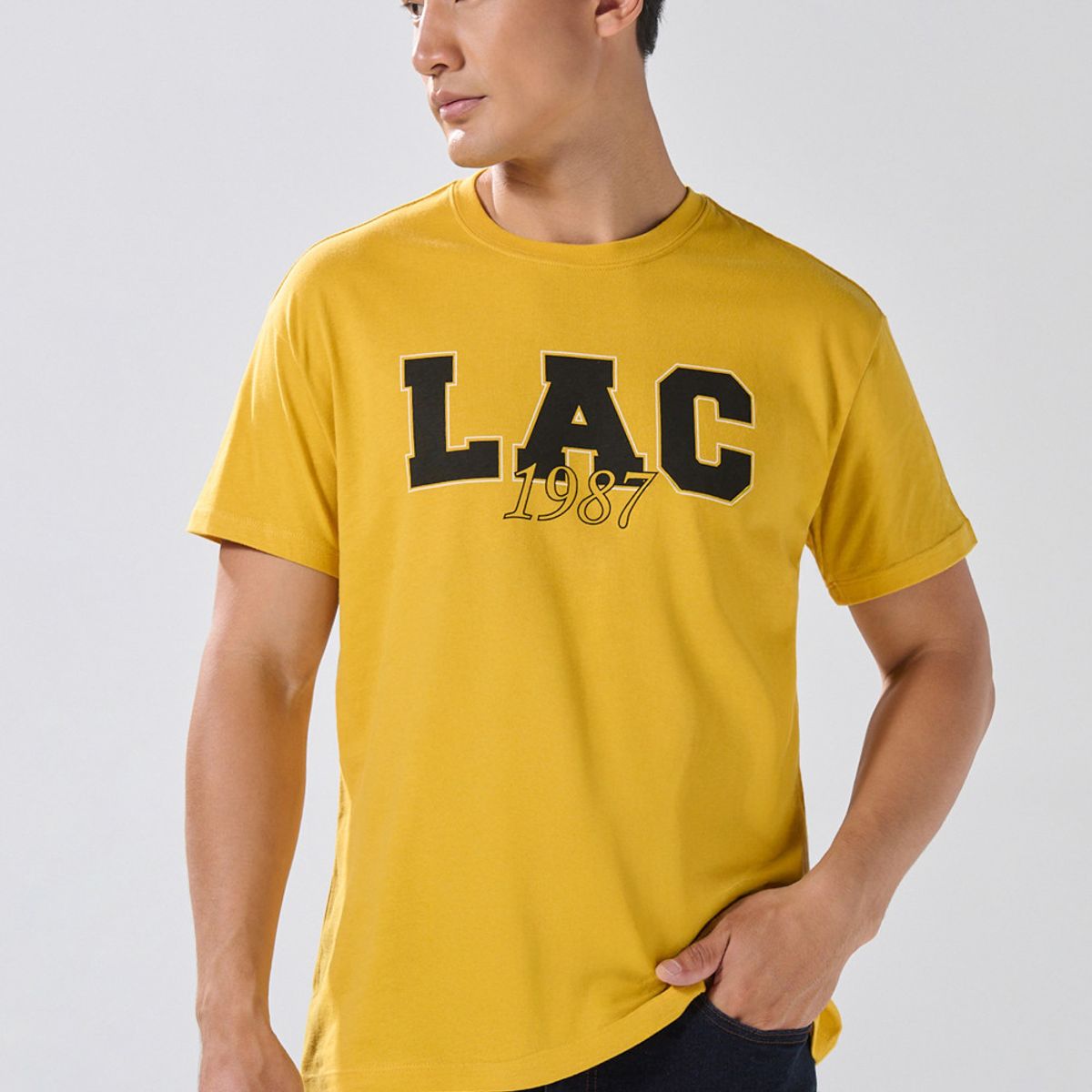 KOAJ - KOAJ Camiseta amarilla oscura manga corta con arte college Hombre