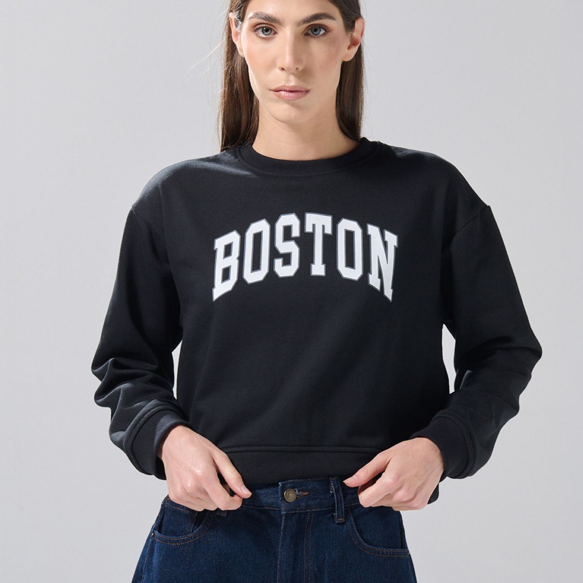 KOAJ - KOAJ Buzo negro con texto college y cuello redondo Mujer