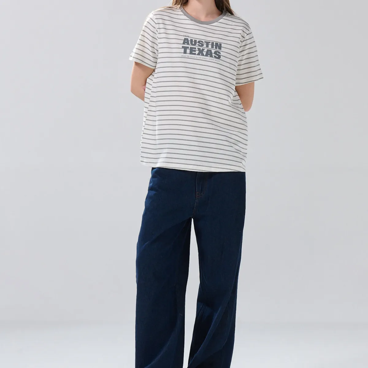 KOAJ - KOAJ Camiseta a rayas crema con arte college y manga corta Mujer