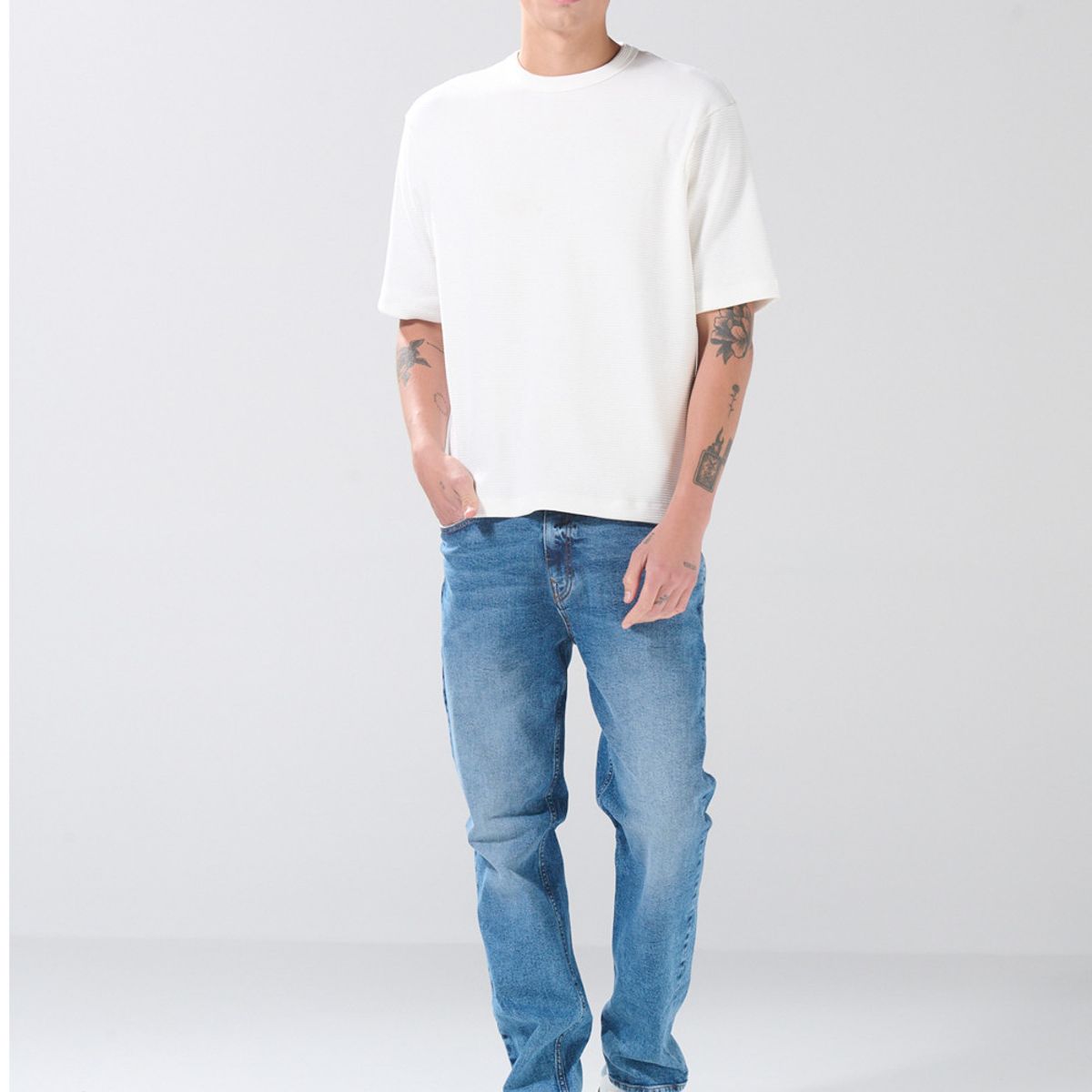 KOAJ - KOAJ Jean bota recta straight leg azul medio con tiro bajo Hombre