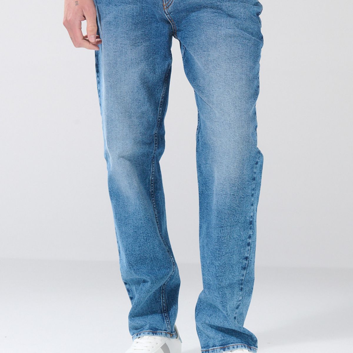 KOAJ - KOAJ Jean bota recta straight leg azul medio con tiro bajo Hombre