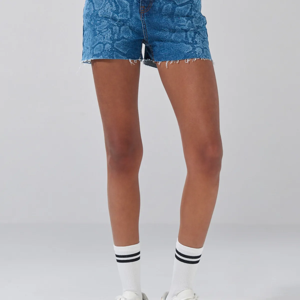 KOAJ - KOAJ Short de jean tiro alto azul medio con rotos delantero Mujer