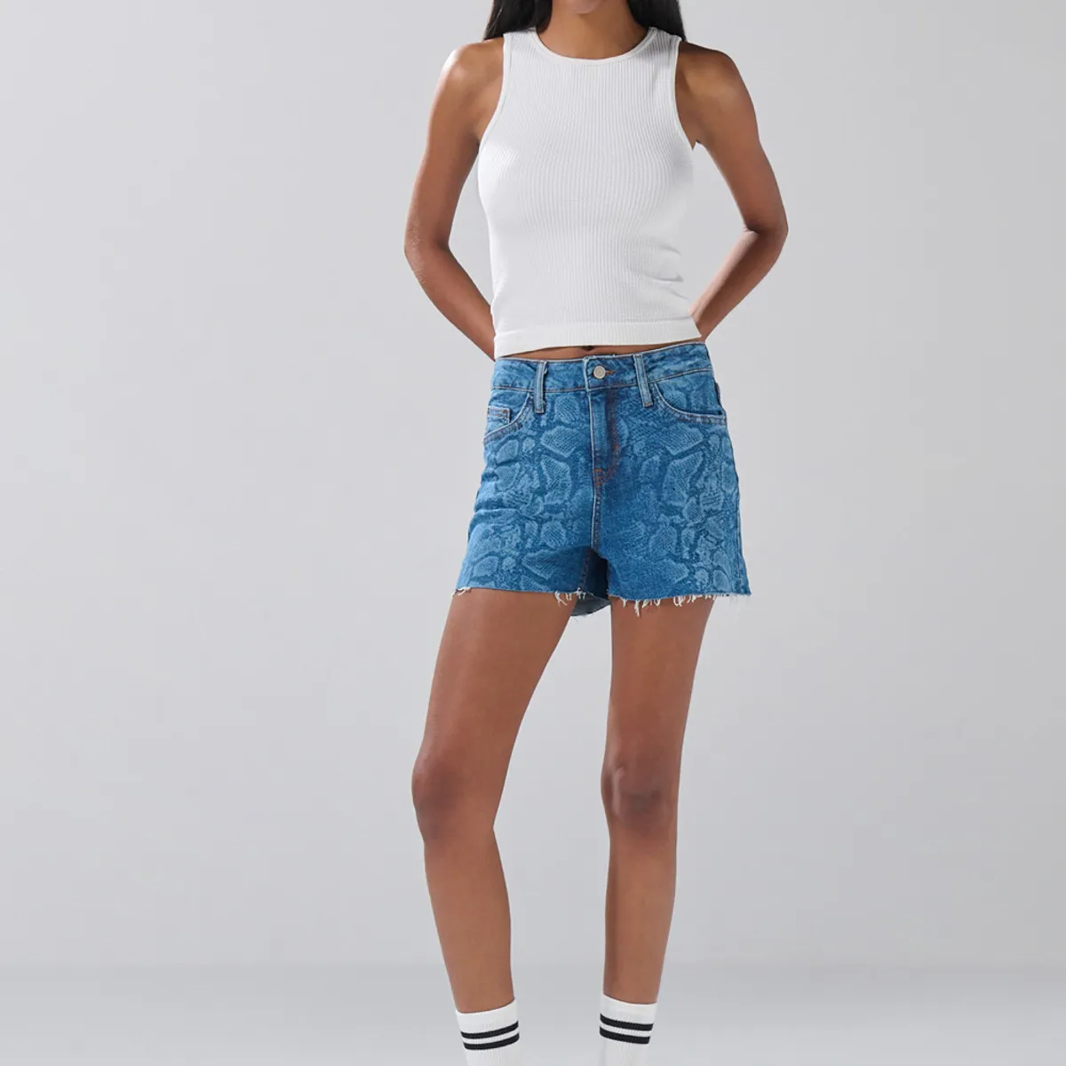 KOAJ - KOAJ Short de jean tiro alto azul medio con rotos delantero Mujer