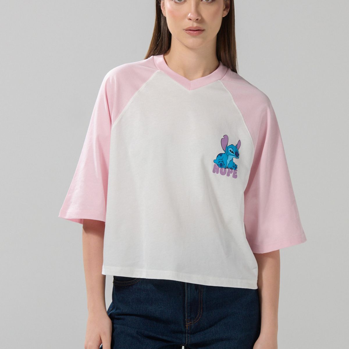 KOAJ - KOAJ Camiseta crema oversize crop top cuello V de Lilo y St Mujer