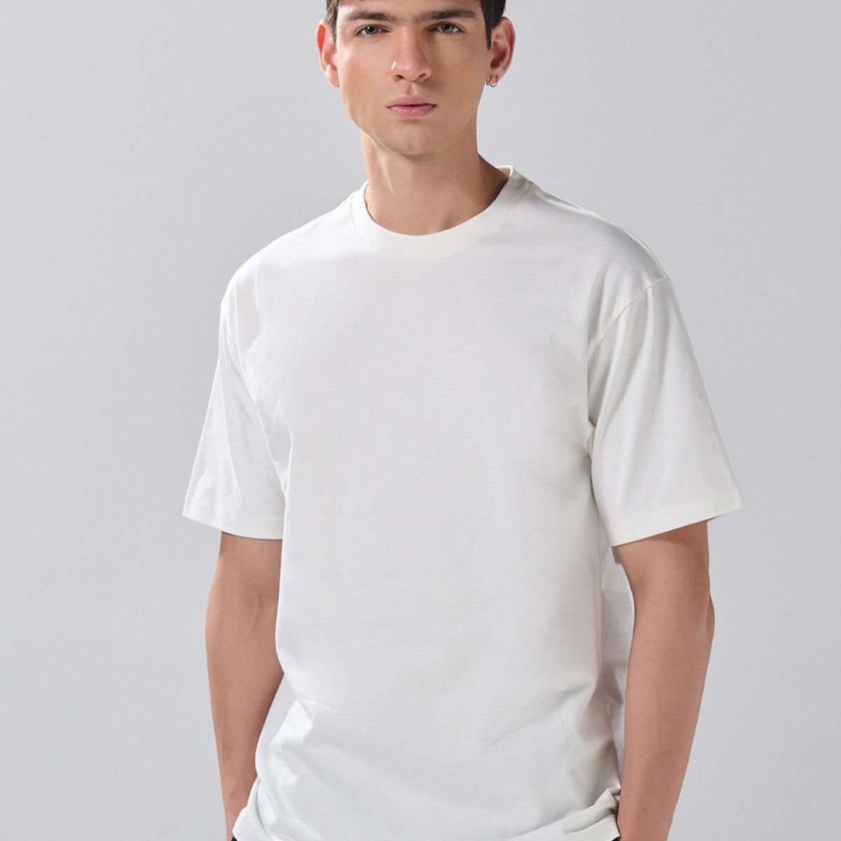 KOAJ - KOAJ Camiseta en algodón crema clara con cuello redondo Hombre