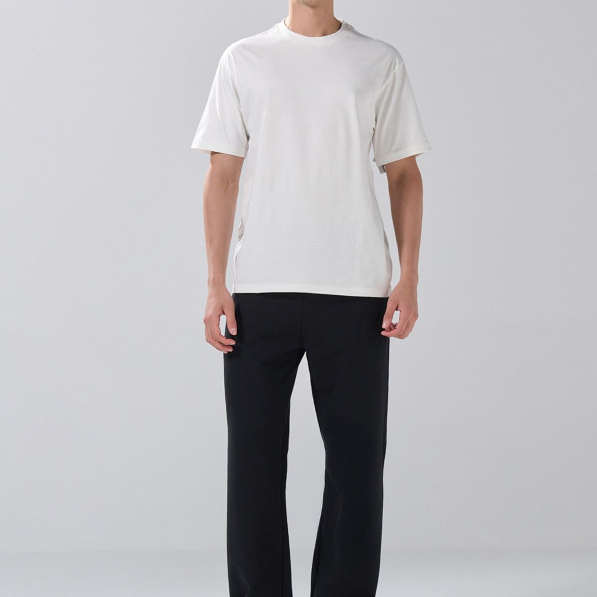 KOAJ - KOAJ Camiseta en algodón crema clara con cuello redondo Hombre