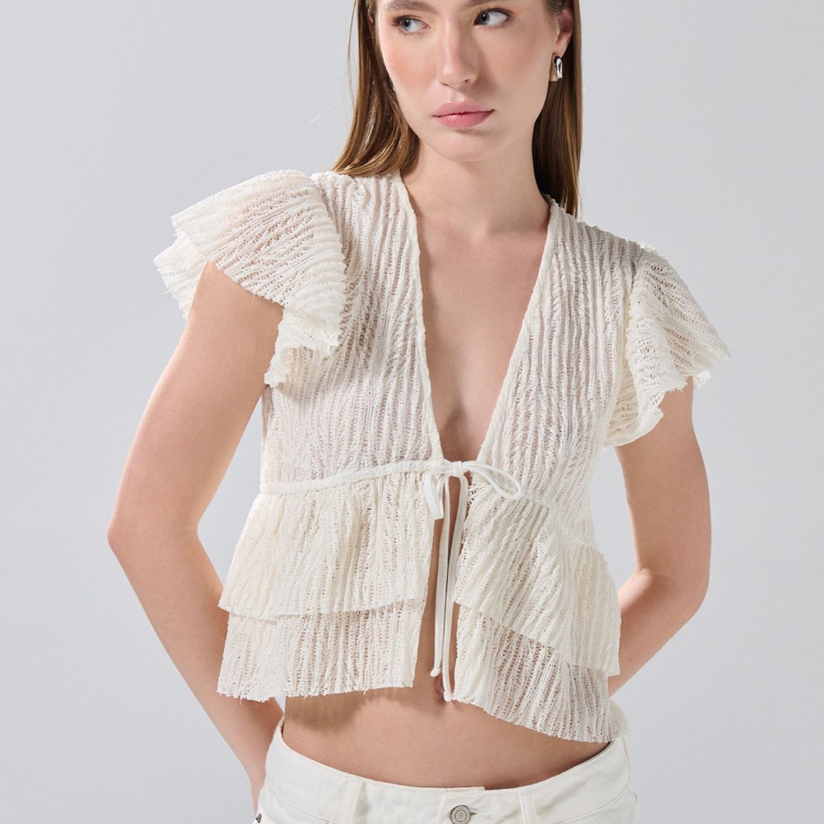 KOAJ - KOAJ Blusa crema clara con escote V, manga corta y diseños Mujer