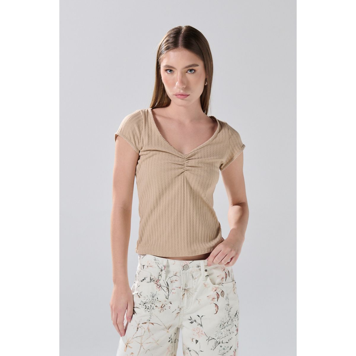 KOAJ - KOAJ Camiseta unicolor con escote V, texturas y manga corta Mujer