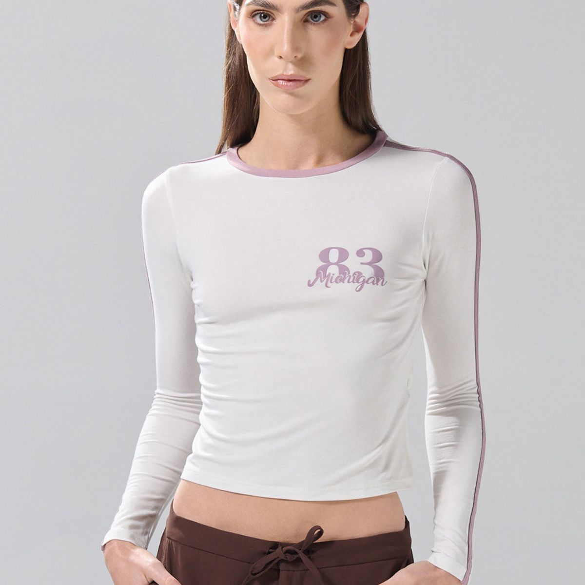 KOAJ - KOAJ Camiseta manga larga crema clara con diseños college Mujer