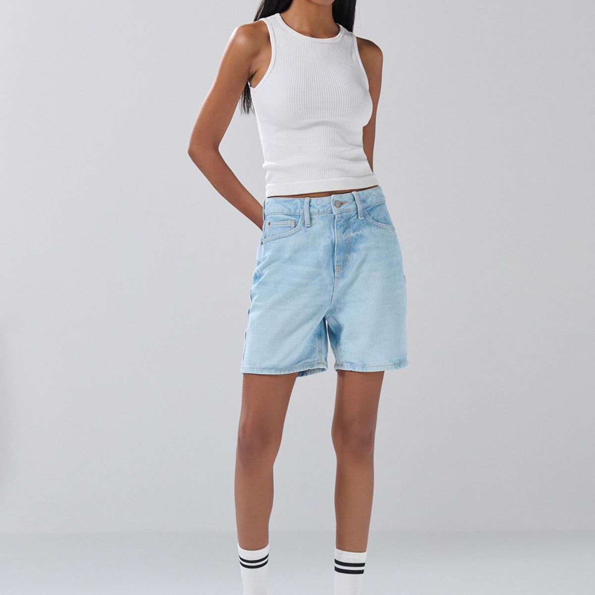 KOAJ - KOAJ Short azul claro de jean con tiro súper alto y cremall Mujer