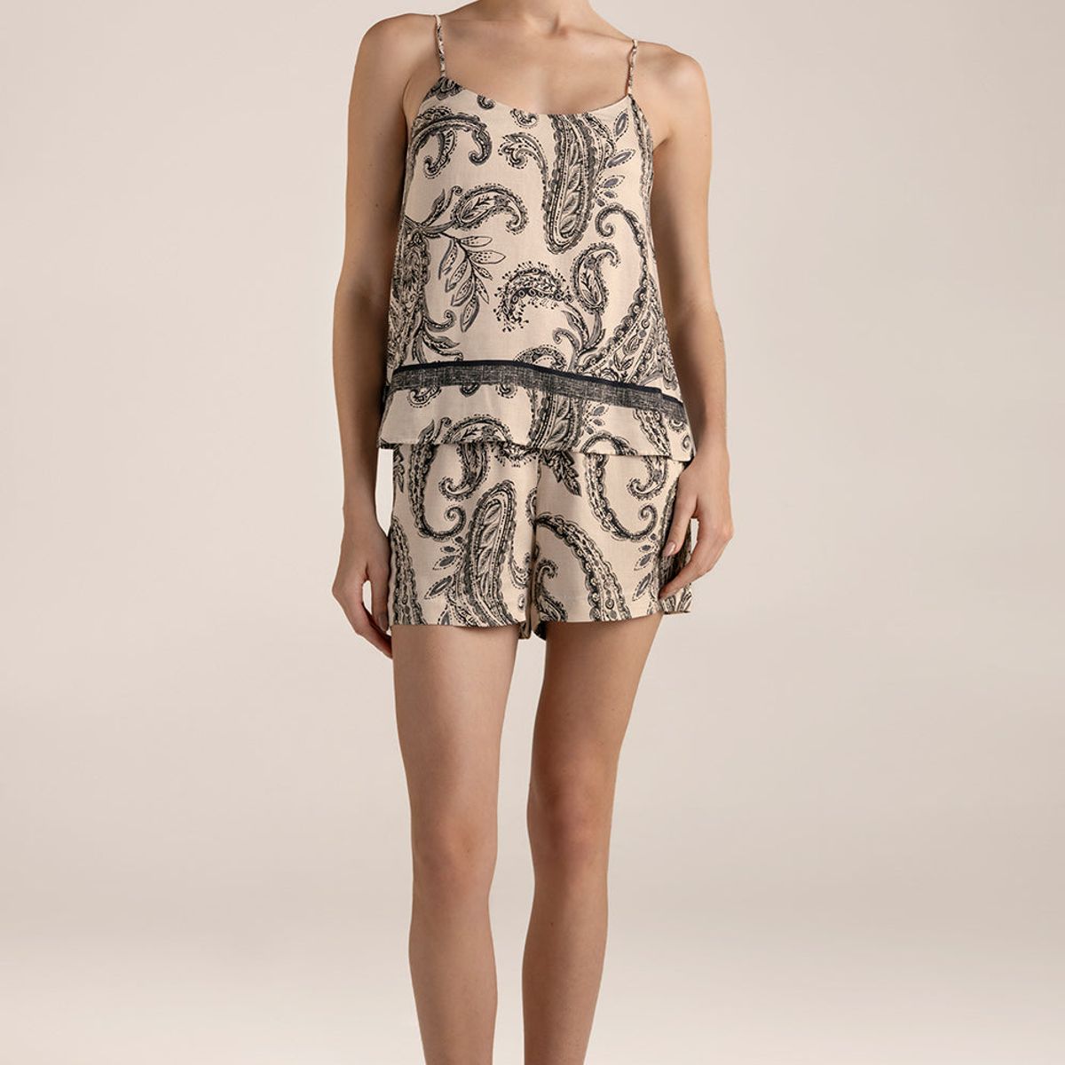 TOUCHE LINGERIE - Pijama short elaborada en satén con estampado cenefa Ref. 0534062