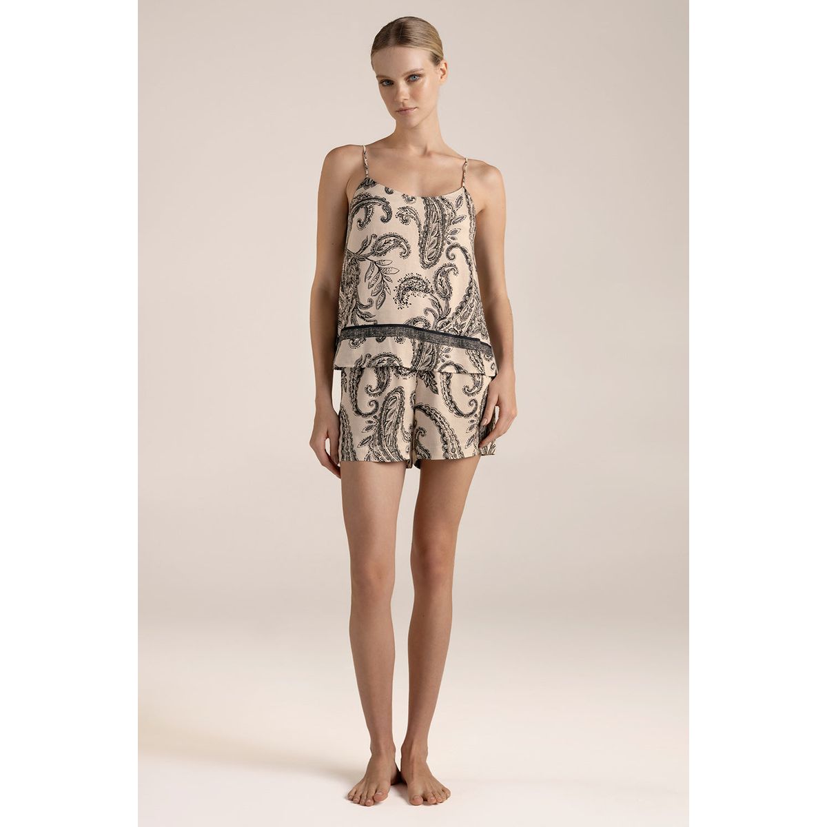 TOUCHE LINGERIE - Pijama short elaborada en satén con estampado cenefa Ref. 0534062