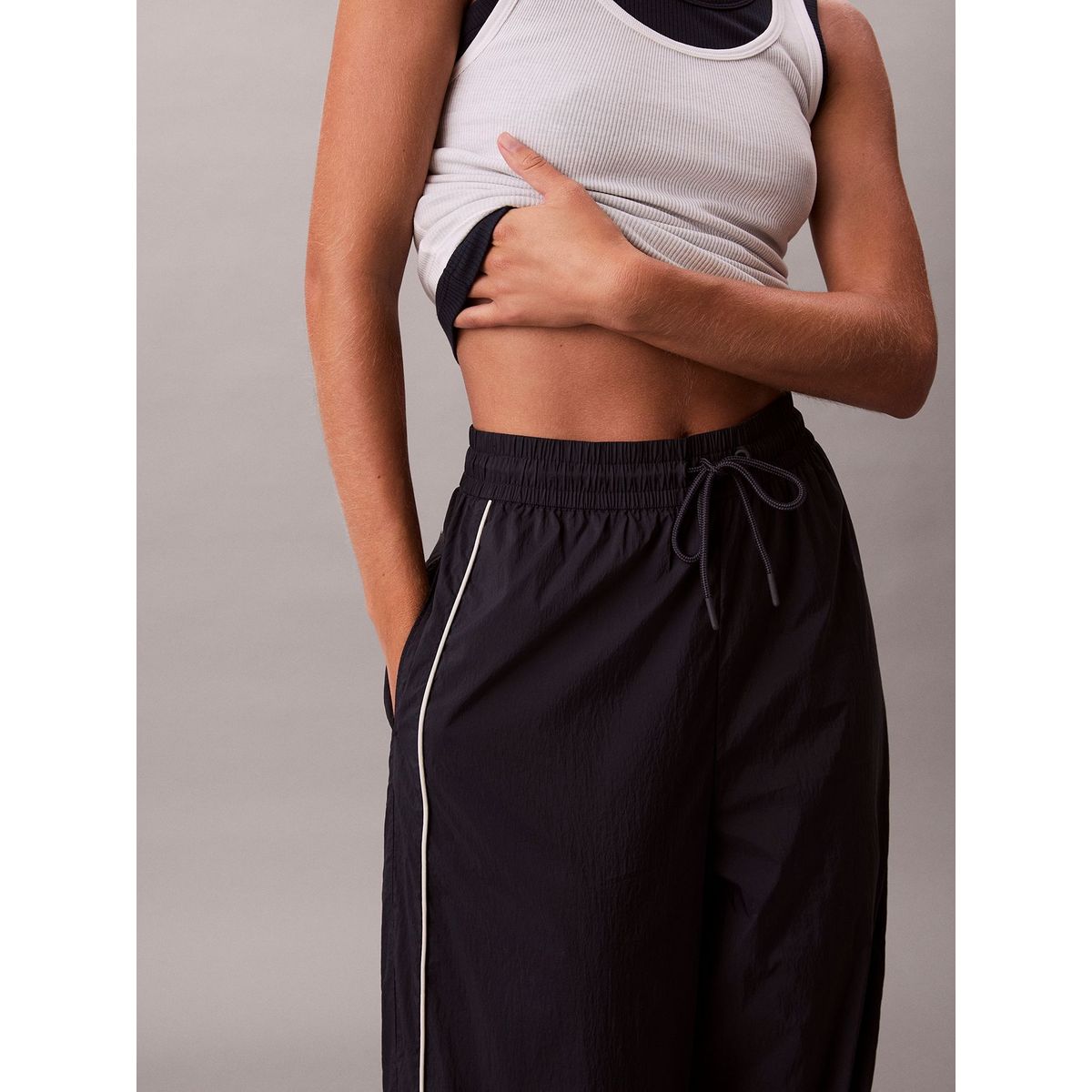 CALVIN KLEIN - Jogger azul técnico con textura arrugada Calvin Klein
