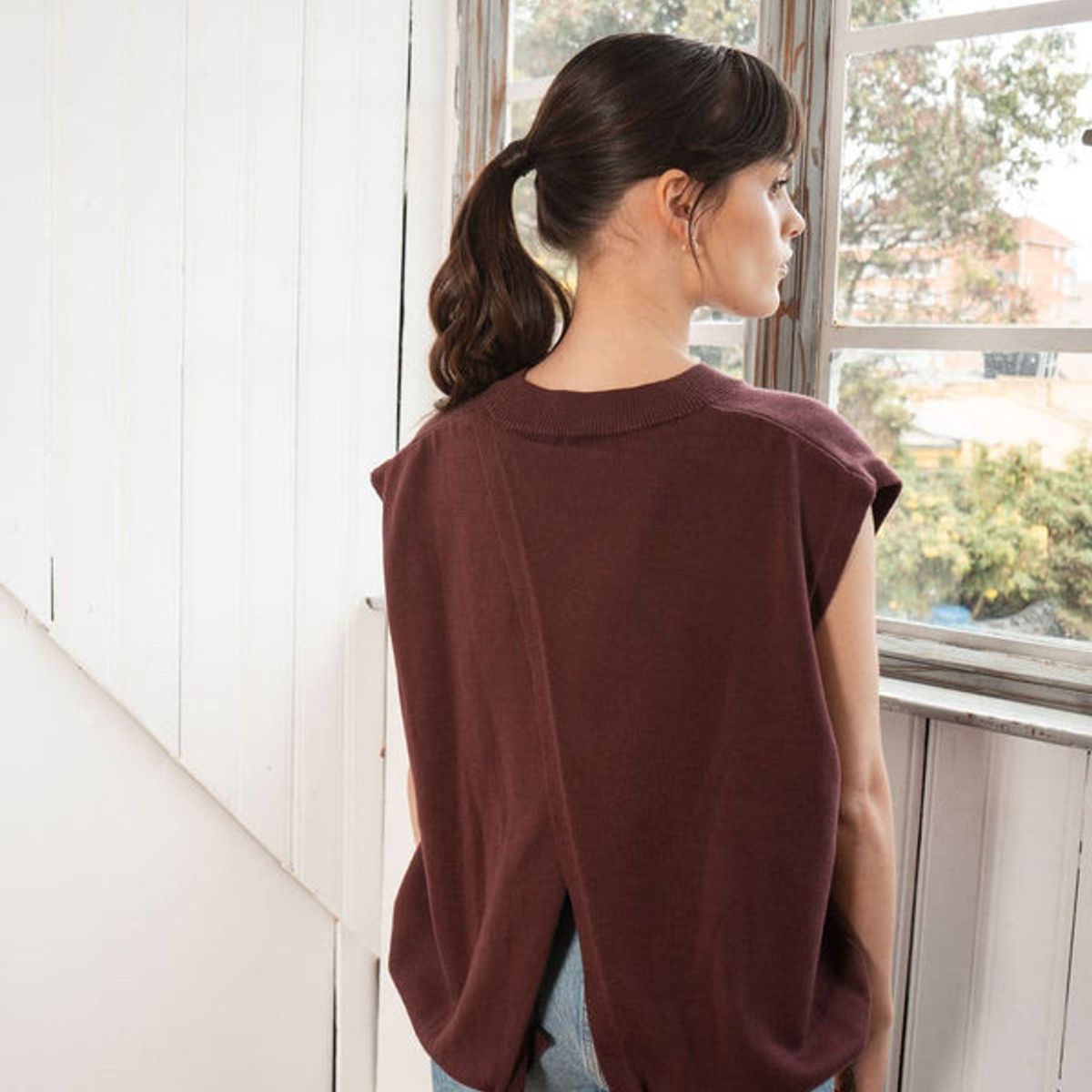 EASY PEOPLE - Chaleco Cruzado Berenjena