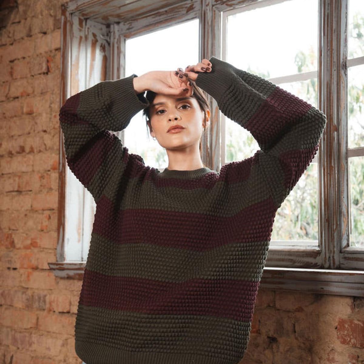 EASY PEOPLE - sweater bolitas vino y verde
