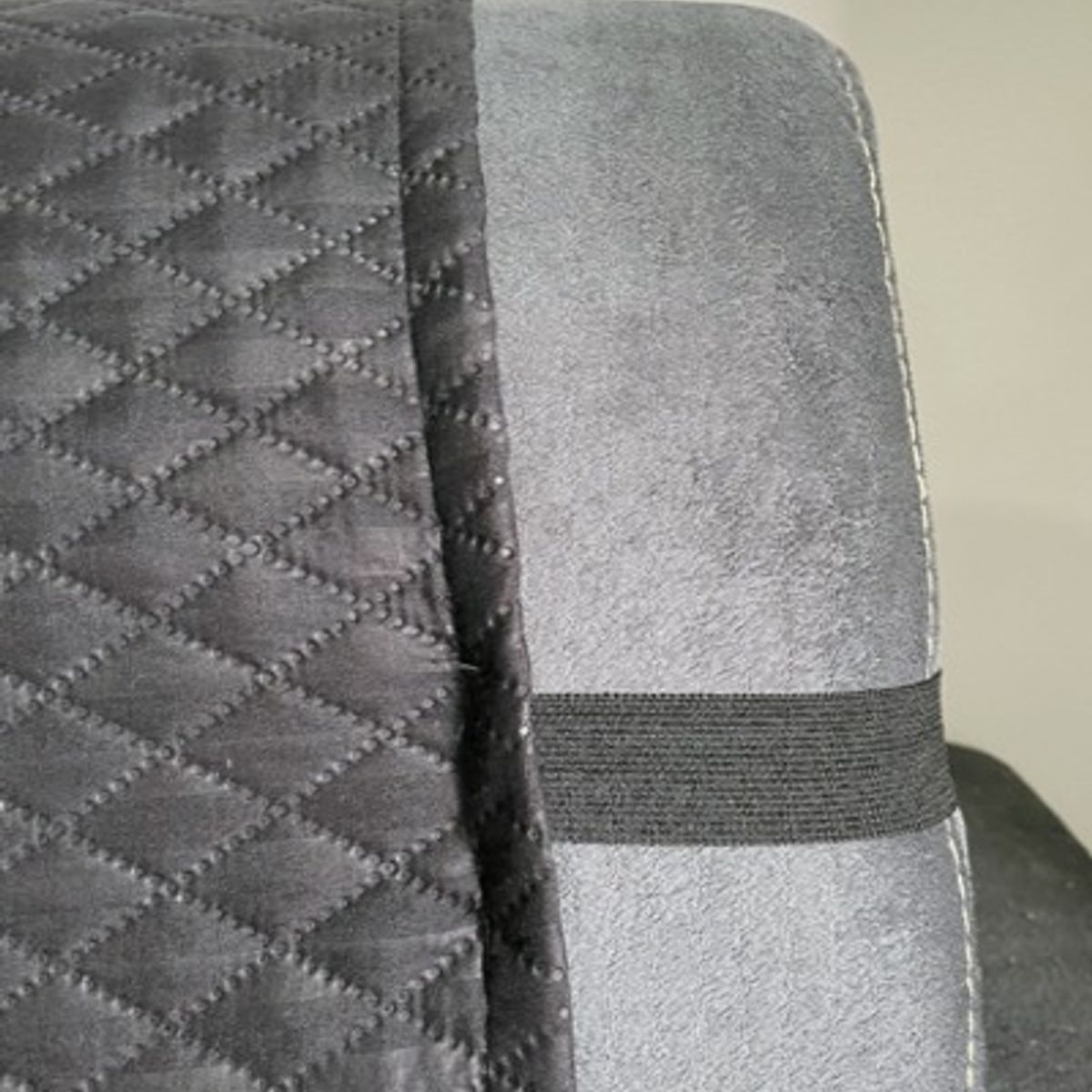 LILE - Protector de Sofá 2 Puestos Acolchado Doble Faz Negro/Gris