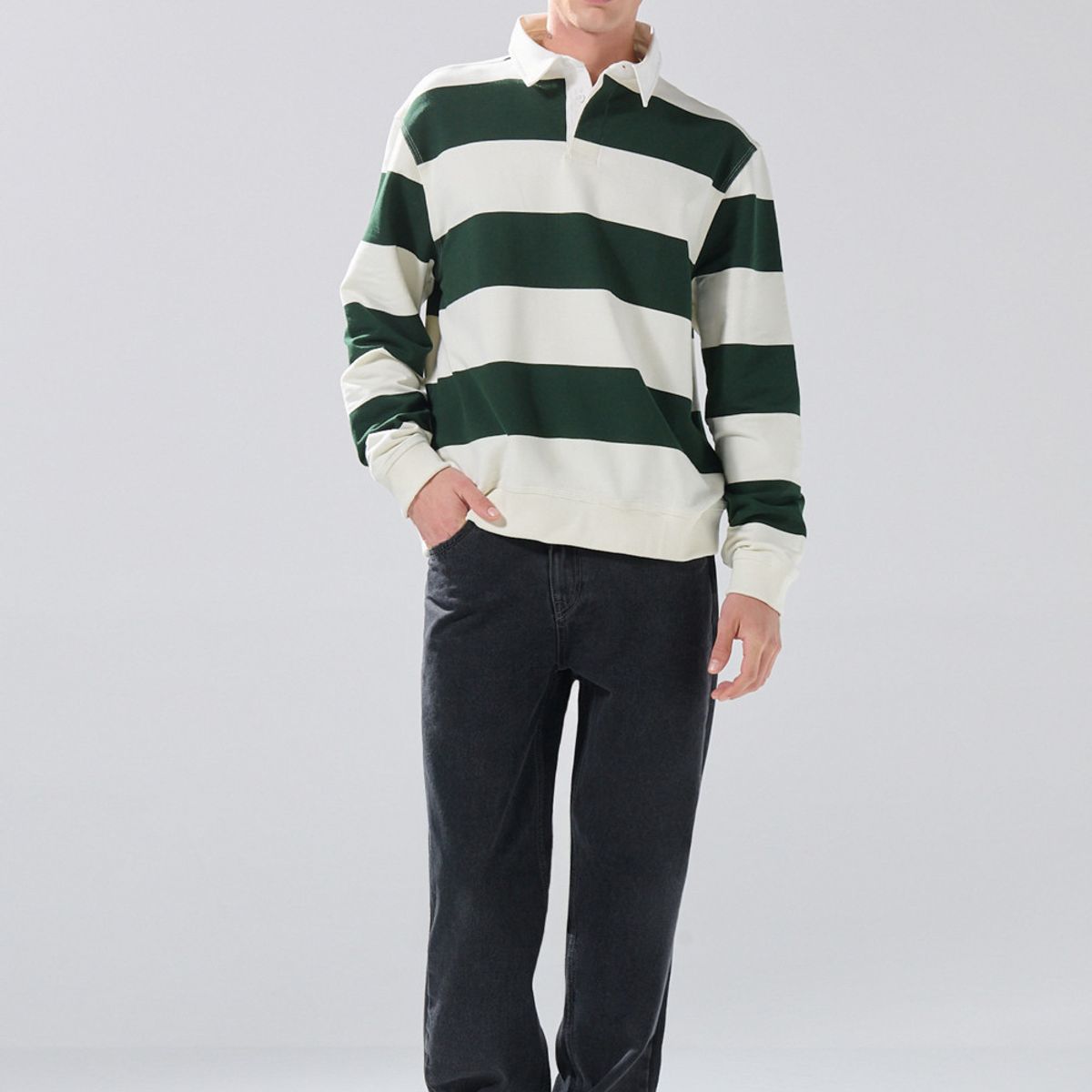 KOAJ - KOAJ Buzo crema claro oversize con rayas verdes y cuello pol Hombre