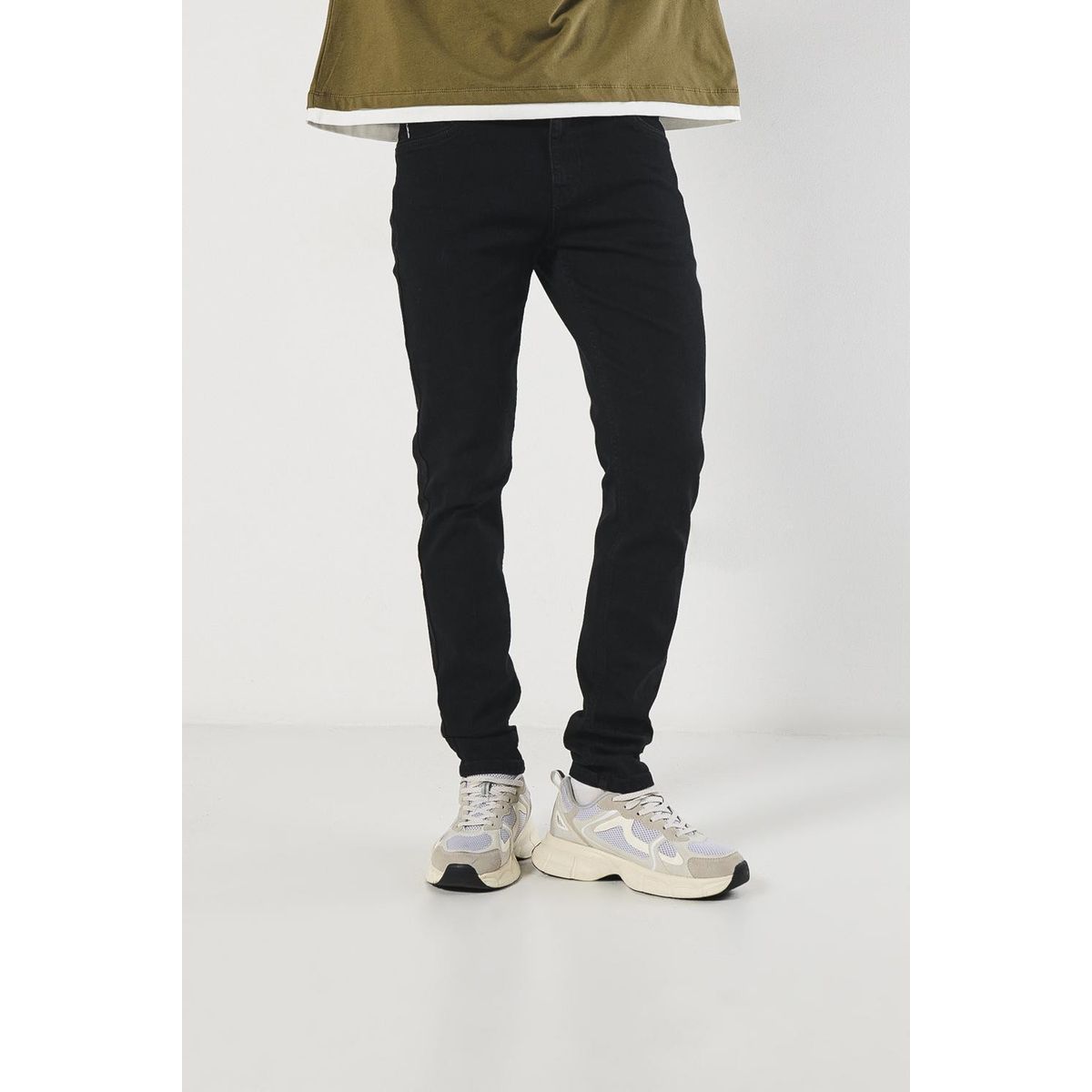 KOAJ - KOAJ Jean skinny ajustado negro con tiro bajo y bolsillos Hombre